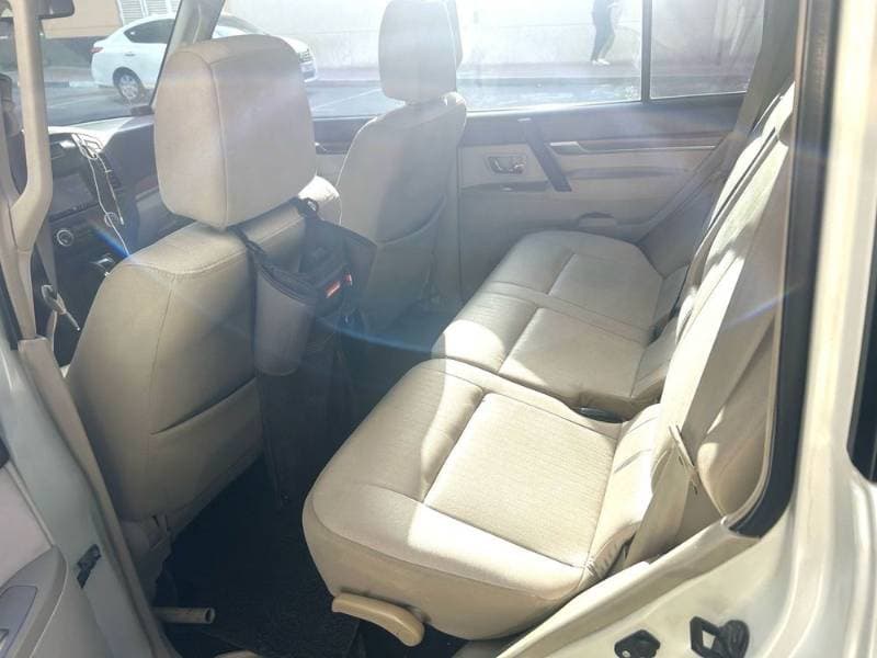 2008 Mitsubishi Pajero thumbnail 3