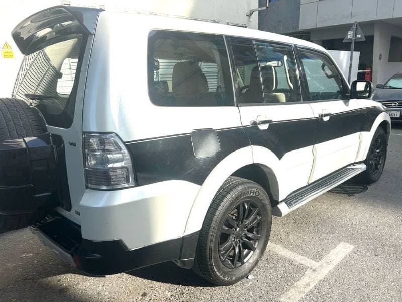 2008 Mitsubishi Pajero thumbnail 4
