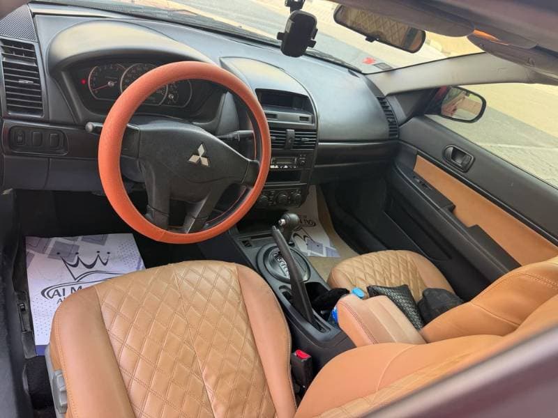 2012 Mitsubishi Galant thumbnail 3
