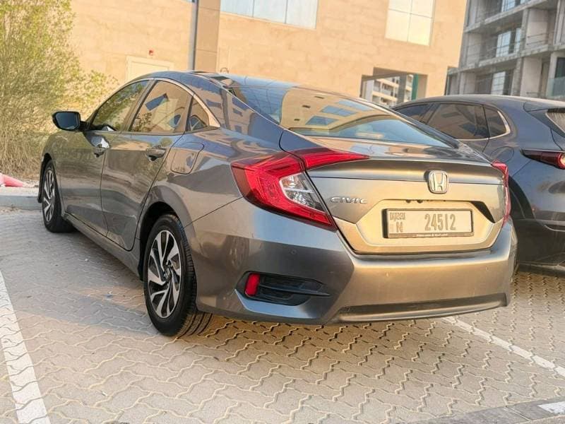 2017 Honda Civic thumbnail 3