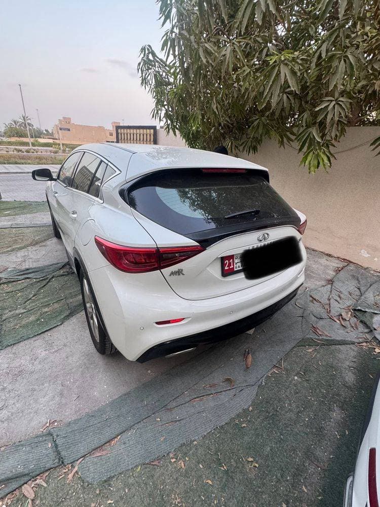 2017 Infiniti Q30 thumbnail 3