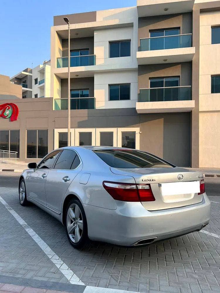 2008 Lexus LS 460 thumbnail 2