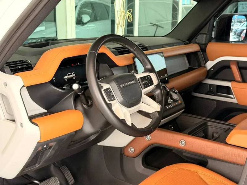2024 Land Rover Defender thumbnail 3