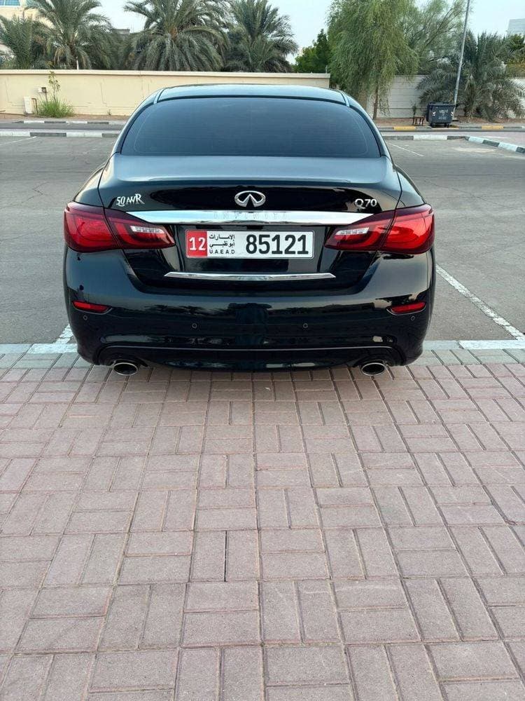 2018 Infiniti Q70 thumbnail 3