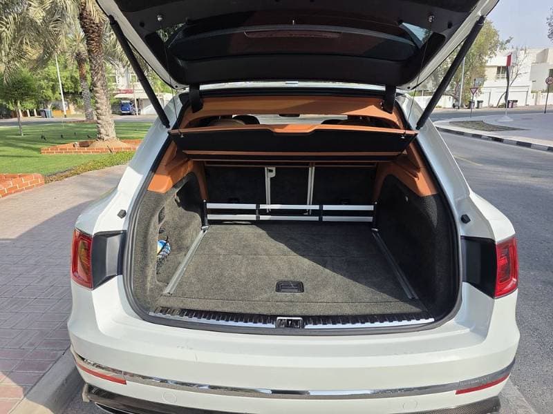 2017 Bentley Bentayga thumbnail 8