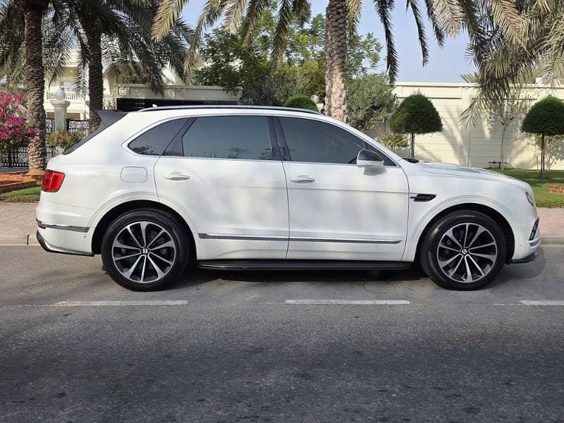 2017 Bentley Bentayga thumbnail 4