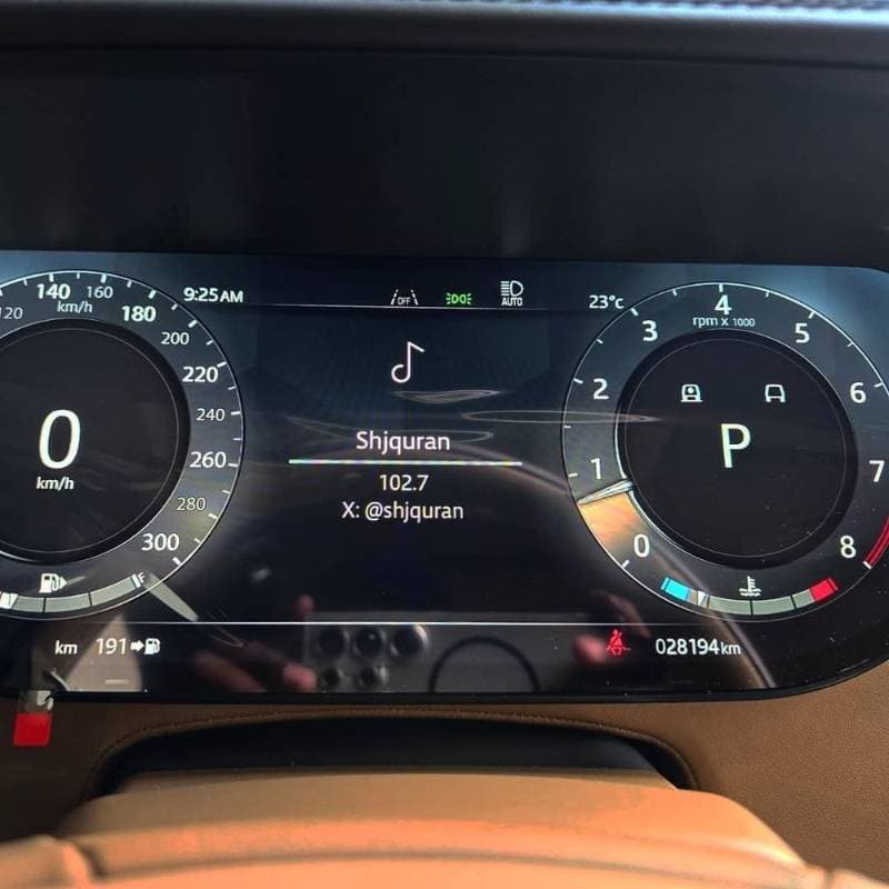 2025 Land Rover Range Rover thumbnail 3