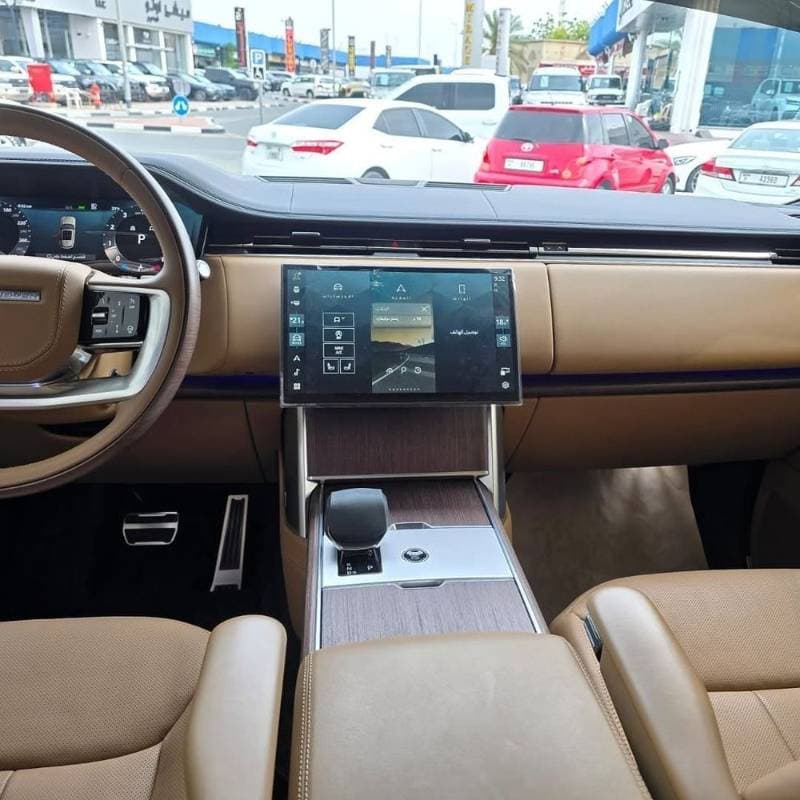2025 Land Rover Range Rover thumbnail 4