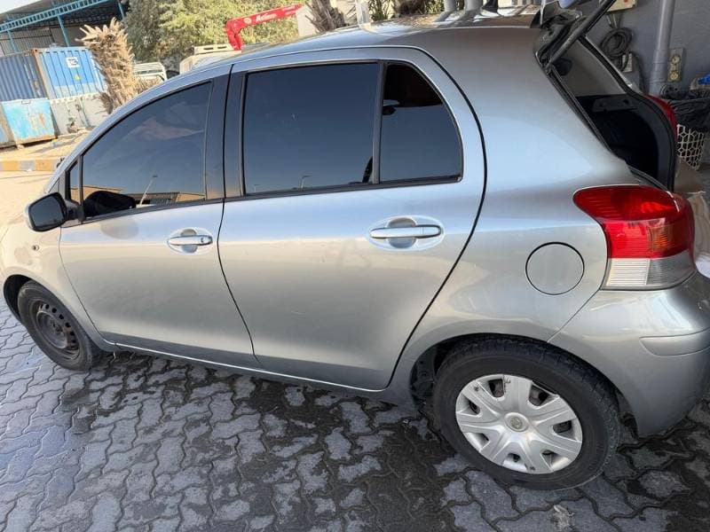 2010 Toyota Yaris Hatchback thumbnail 4