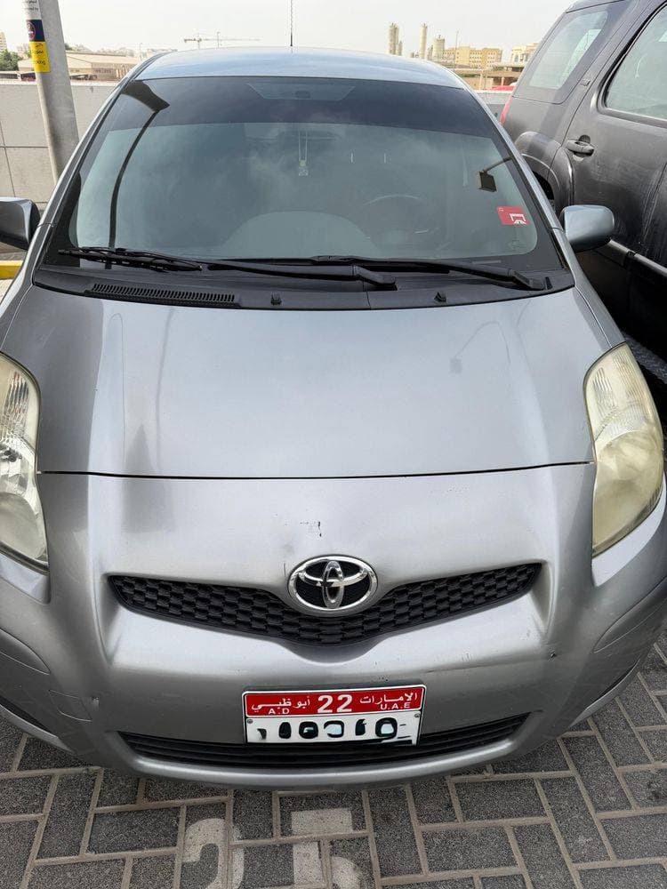 2010 Toyota Yaris Hatchback thumbnail 2