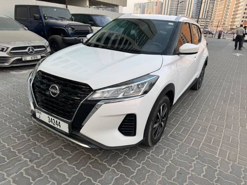 2023 Nissan Kicks thumbnail 2