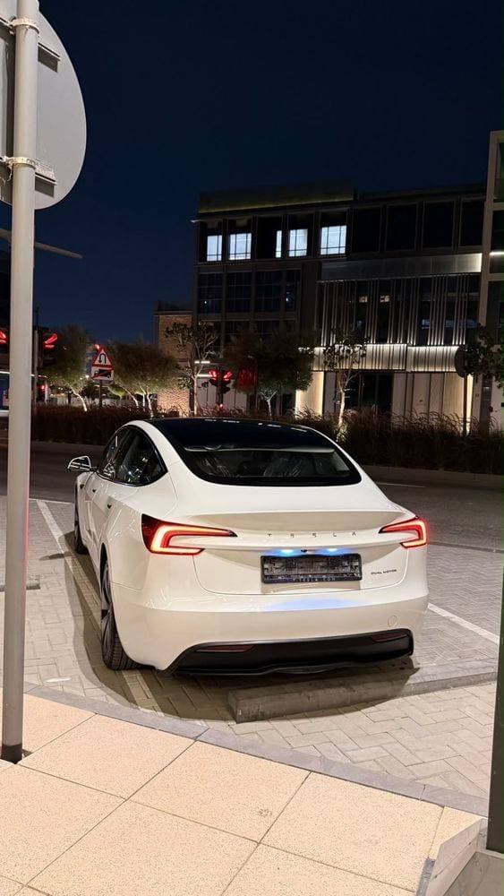 2024 Tesla Model 3 thumbnail 3