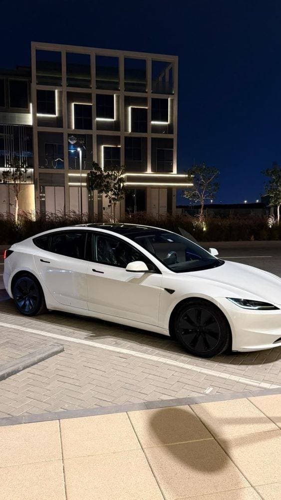 2024 Tesla Model 3 thumbnail 2