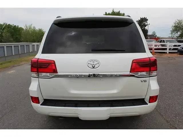 2016 Toyota Land Cruiser thumbnail 5