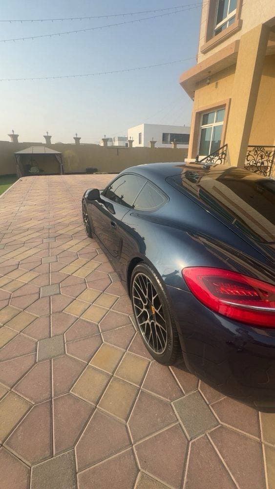 2016 Porsche Cayman thumbnail 3