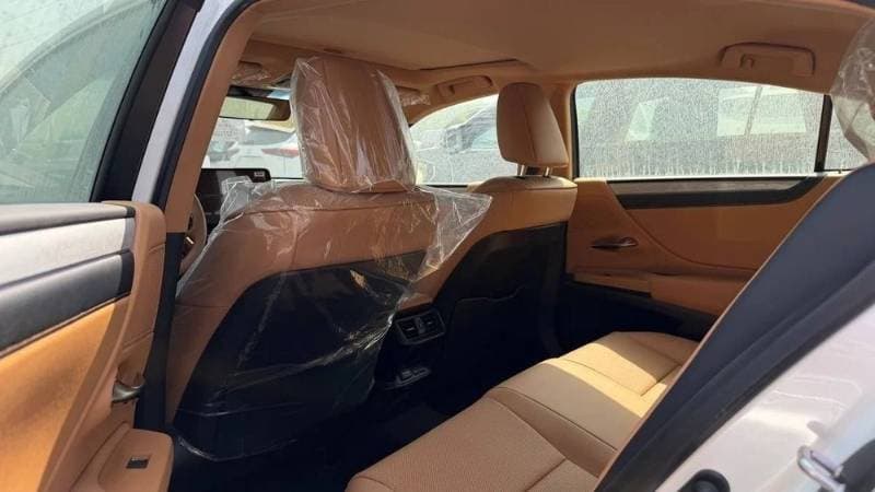 2026 Lexus ES 350 thumbnail 4