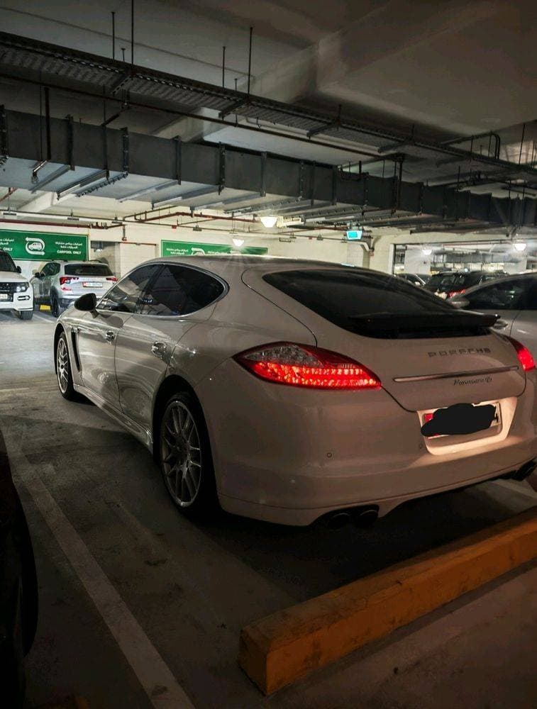2010 Porsche Panamera thumbnail 3
