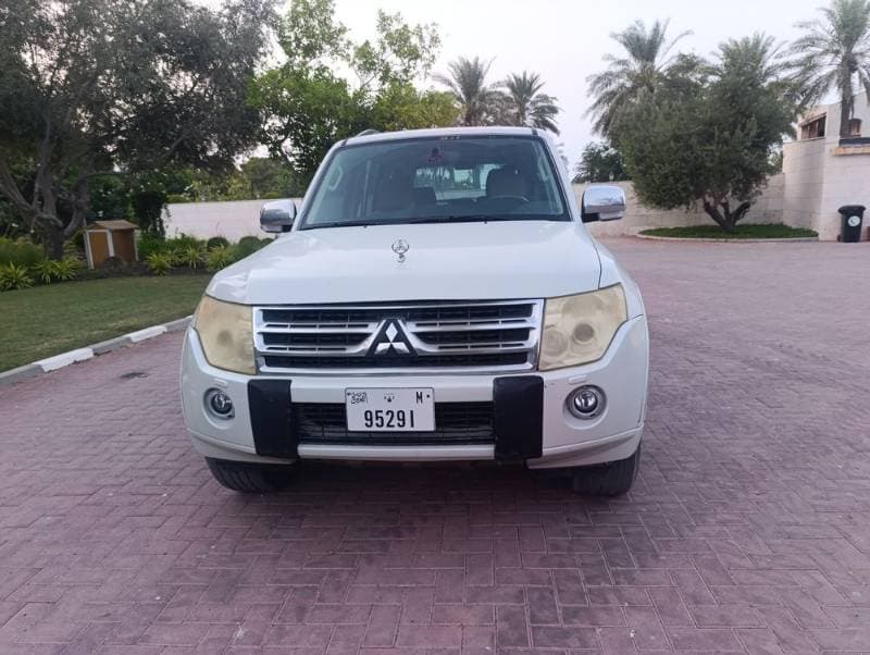2011 Mitsubishi Pajero thumbnail 3