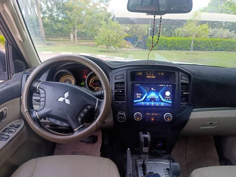 2011 Mitsubishi Pajero thumbnail 4