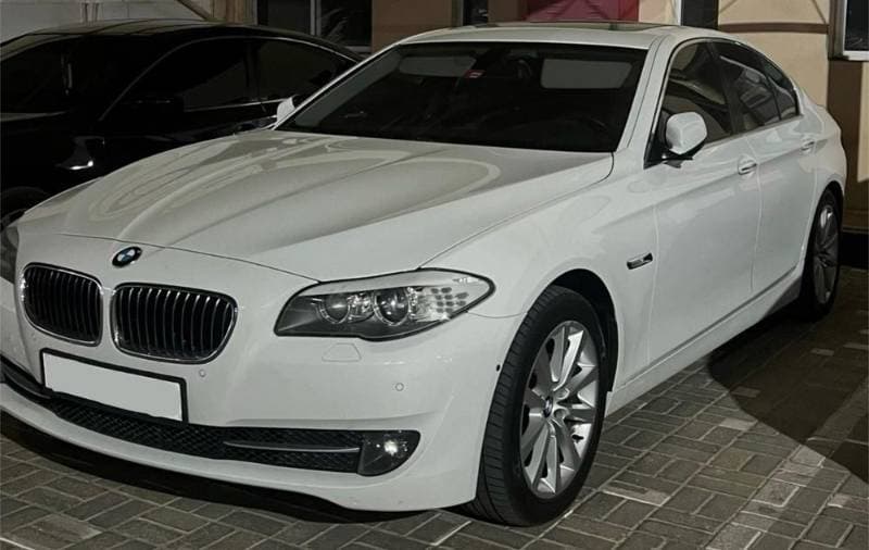 2012 BMW 5 Series Sedan thumbnail 4