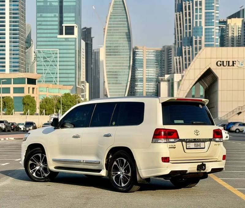2021 Toyota Land Cruiser thumbnail 2