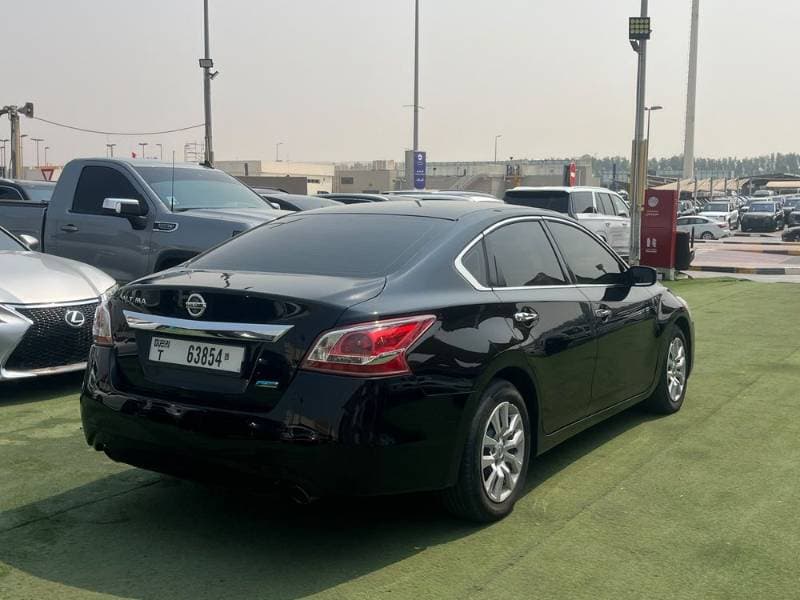 2013 Nissan Altima thumbnail 2