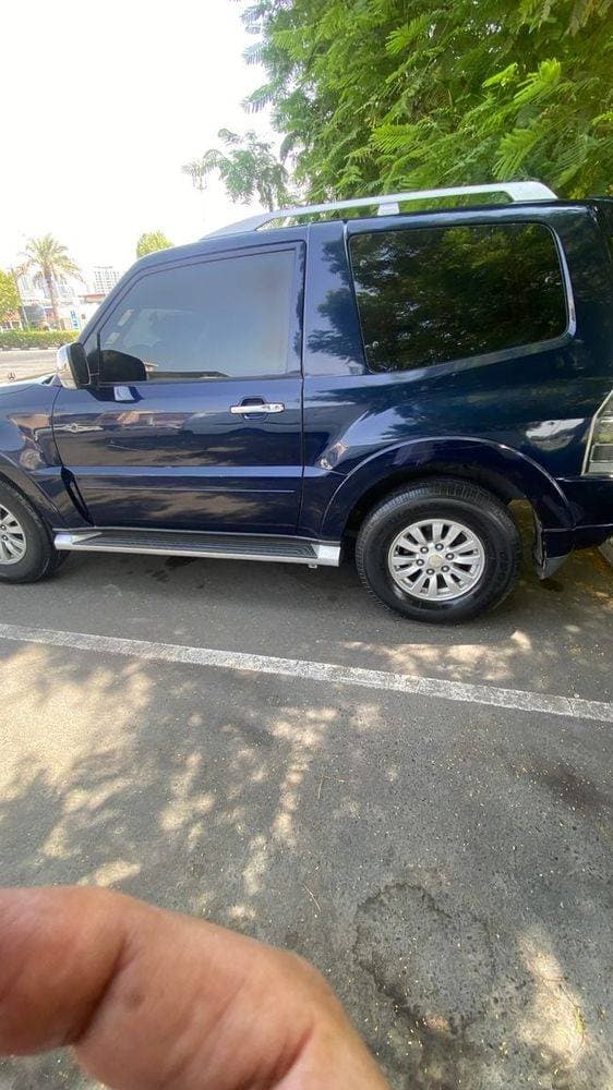 2011 Mitsubishi Pajero thumbnail 3