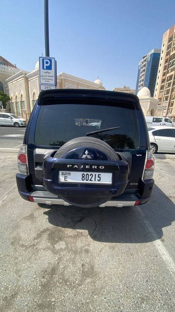 2011 Mitsubishi Pajero thumbnail 2