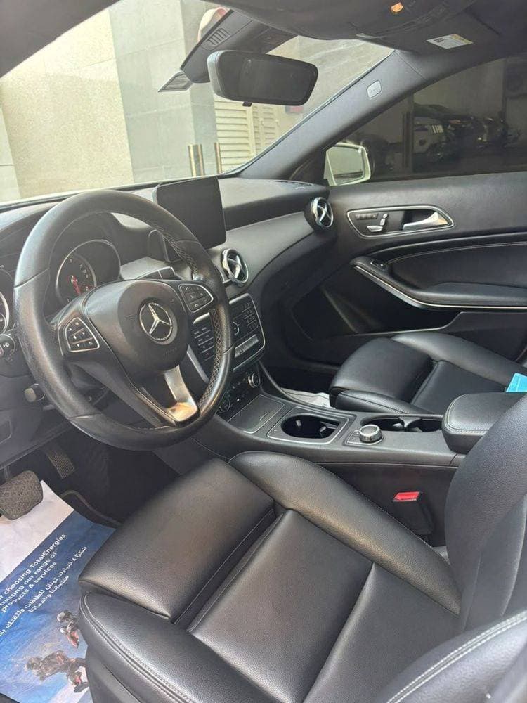 2018 Mercedes-Benz GLA thumbnail 2