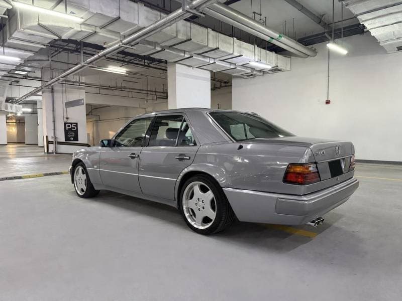 1992 Mercedes-Benz E-Class thumbnail 2