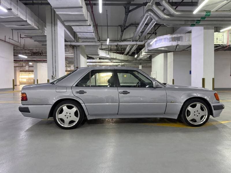 1992 Mercedes-Benz E-Class thumbnail 4