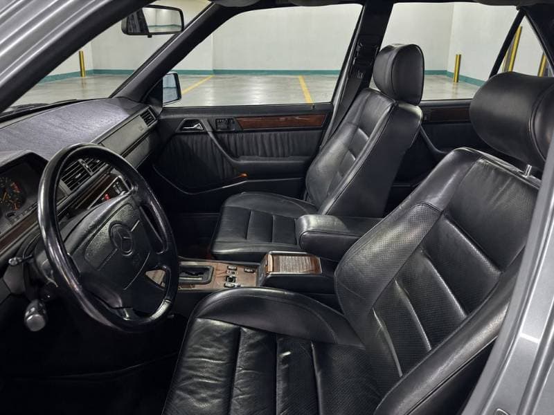 1992 Mercedes-Benz E-Class thumbnail 5