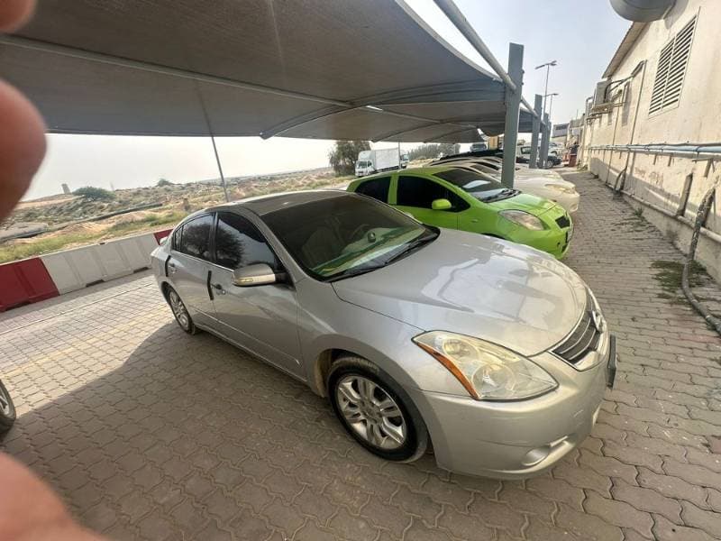 2011 Nissan Altima thumbnail 2