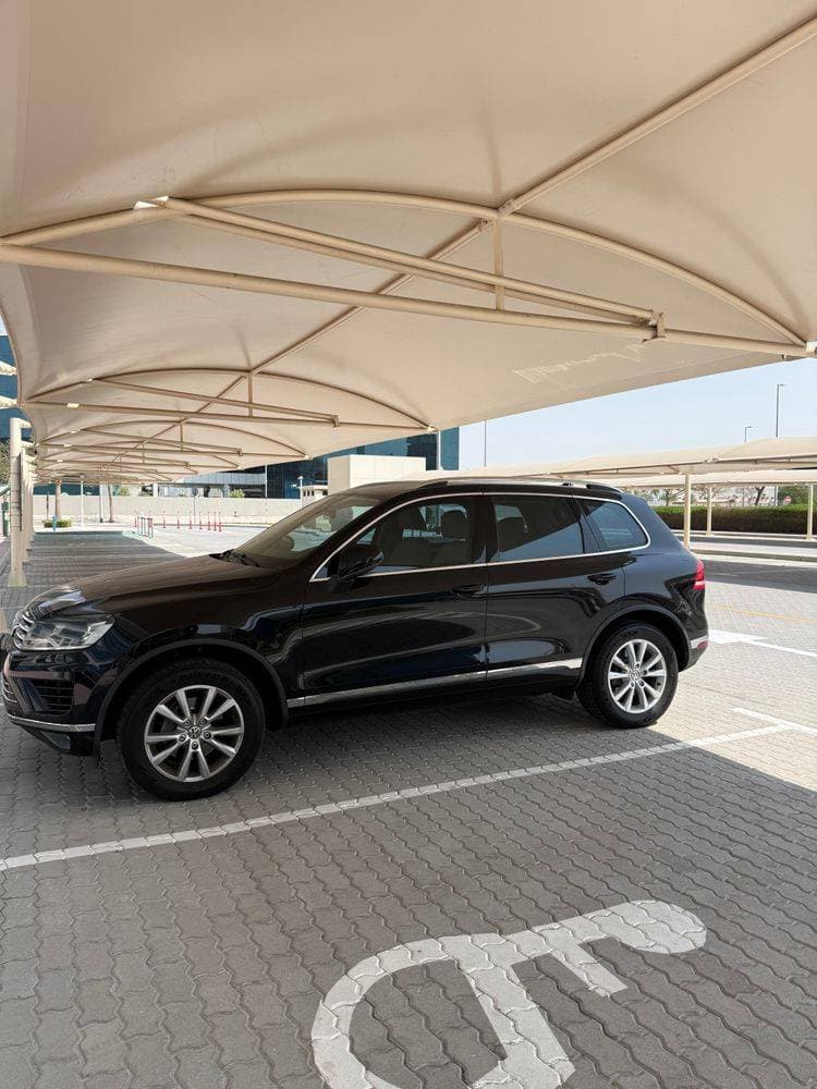 2016 Volkswagen Touareg thumbnail 2