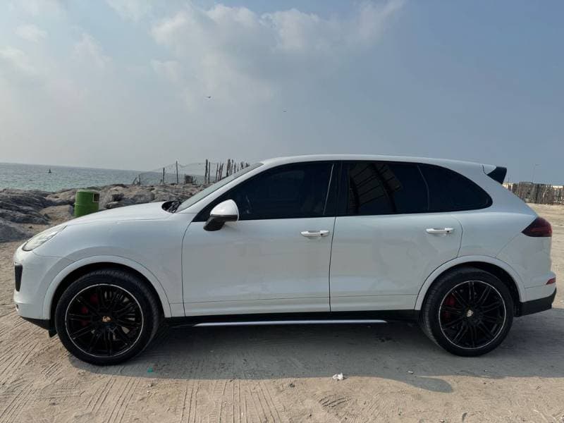 2015 Porsche Cayenne thumbnail 3
