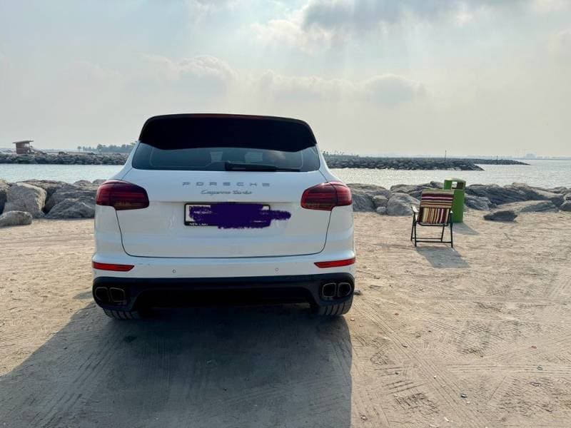 2015 Porsche Cayenne thumbnail 4