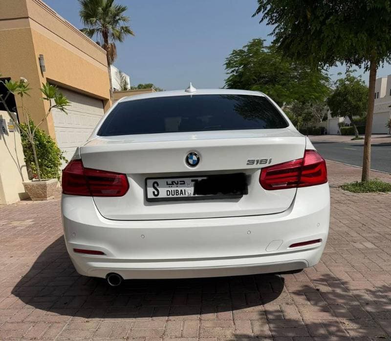 2017 BMW 3 Series Sedan thumbnail 2