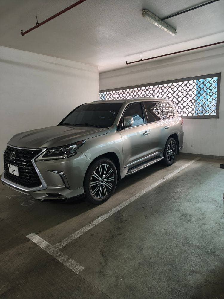 2018 Lexus LX 570 thumbnail 3