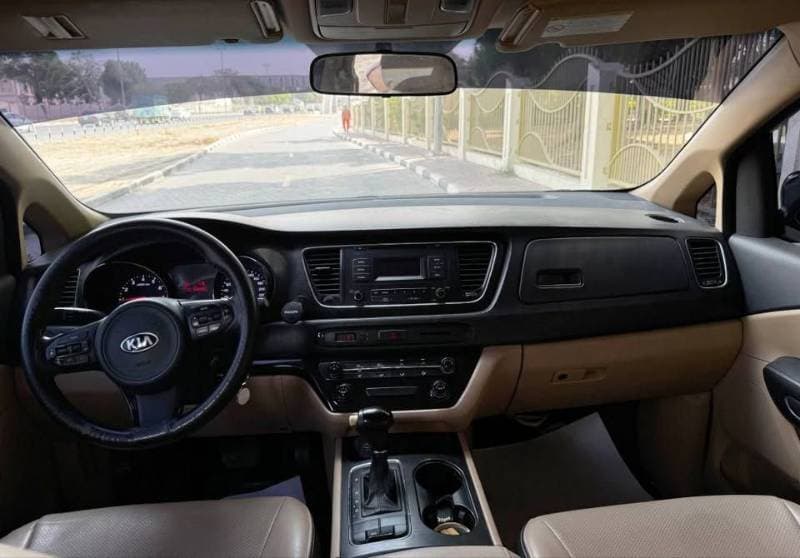 2016 Kia Grand Carnival thumbnail 3