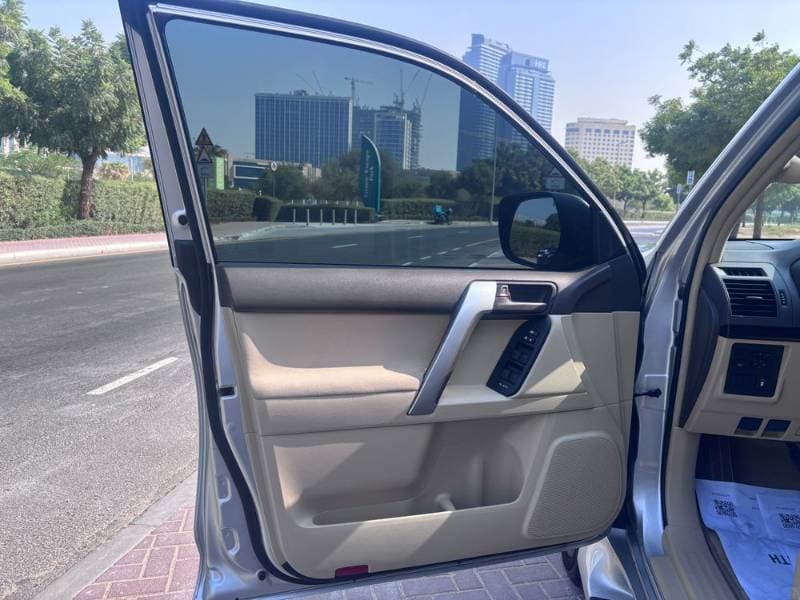 2019 Toyota Land Cruiser Prado thumbnail 5