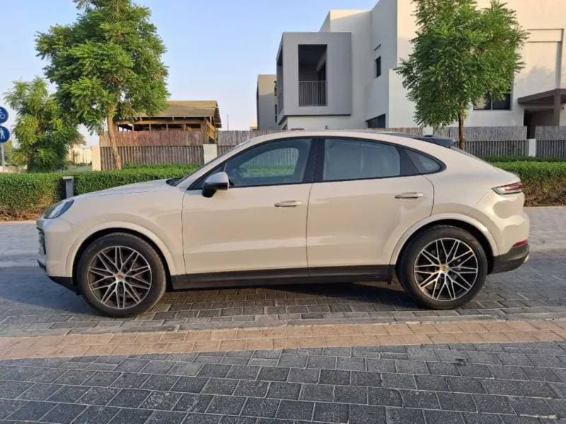 2024 Porsche Cayenne thumbnail 8