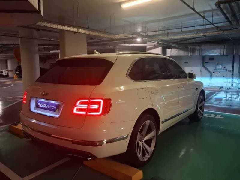 2017 Bentley Bentayga thumbnail 5