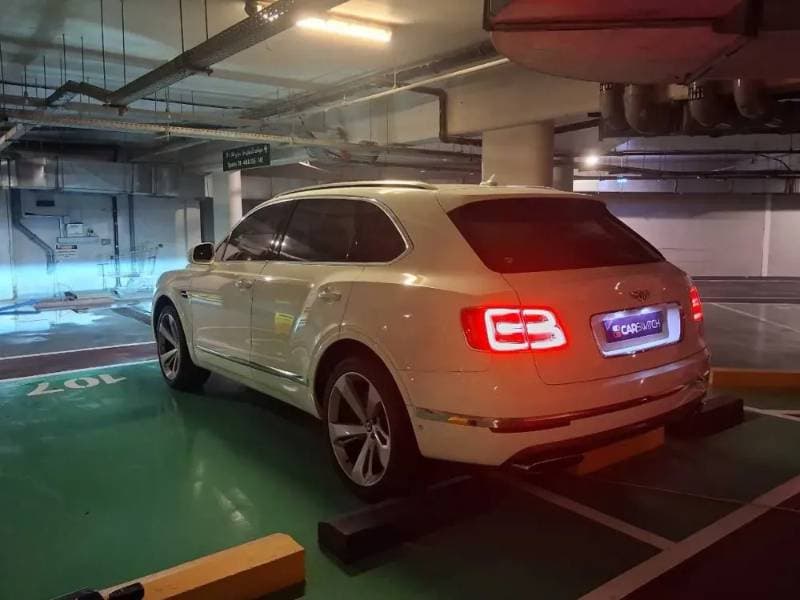 2017 Bentley Bentayga thumbnail 7