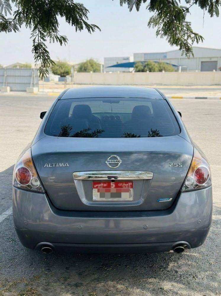 2010 Nissan Altima thumbnail 2