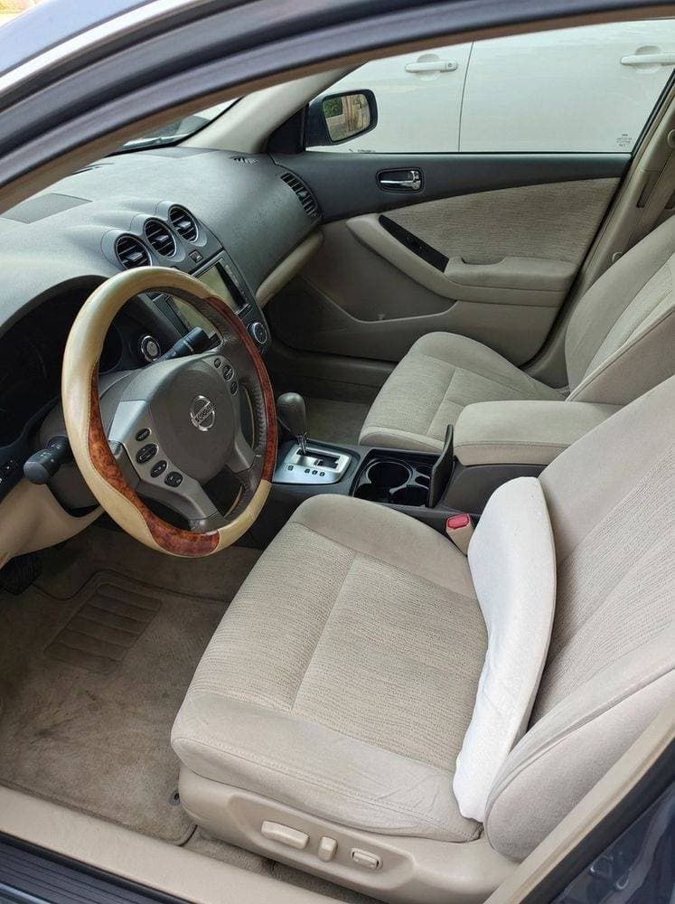 2010 Nissan Altima thumbnail 3