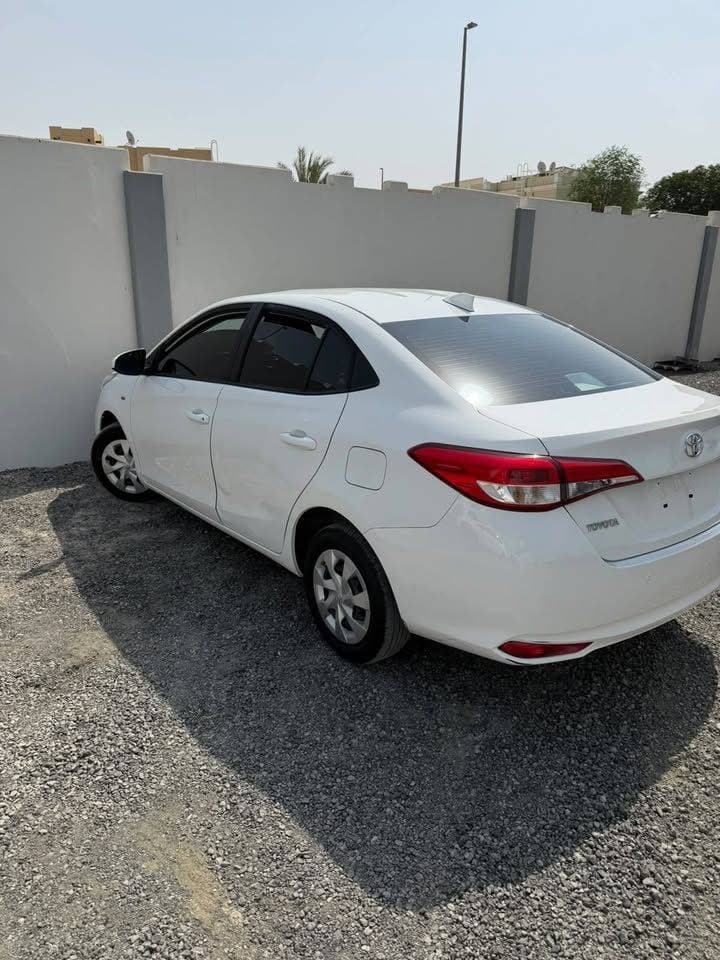 2022 Toyota Yaris Sedan thumbnail 2