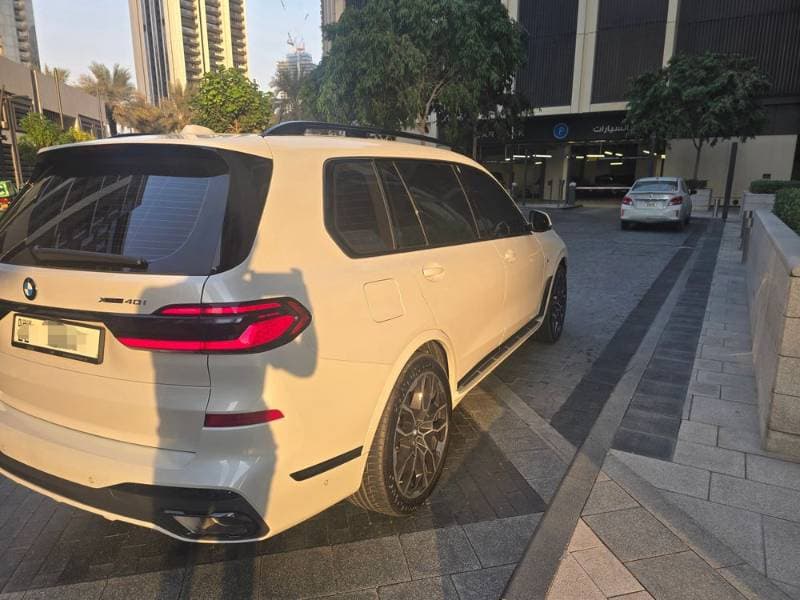 2025 BMW X7 thumbnail 2