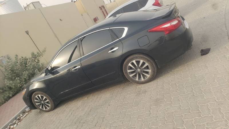 2016 Nissan Altima thumbnail 2