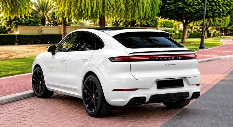 2024 Porsche Cayenne Coupe thumbnail 2