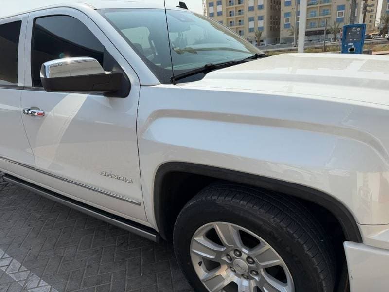 2018 GMC Sierra thumbnail 2